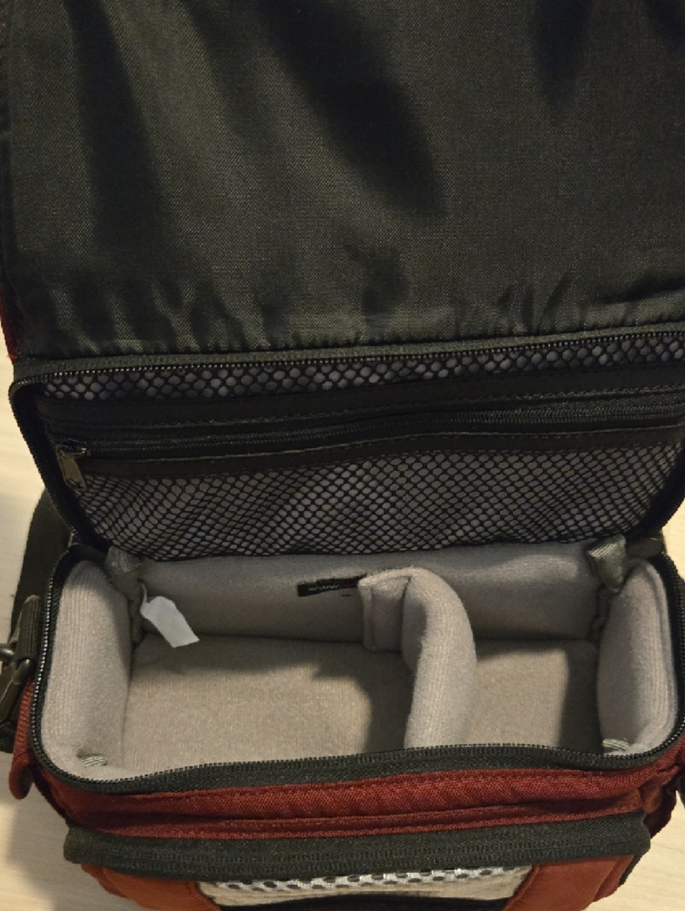 Maroon Camera Bag - Lowepro - Picture 5 of 7